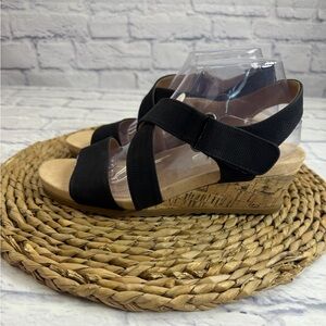 Life Stride Velocity Black Cross-Band Wedge Sandals. Size 9.